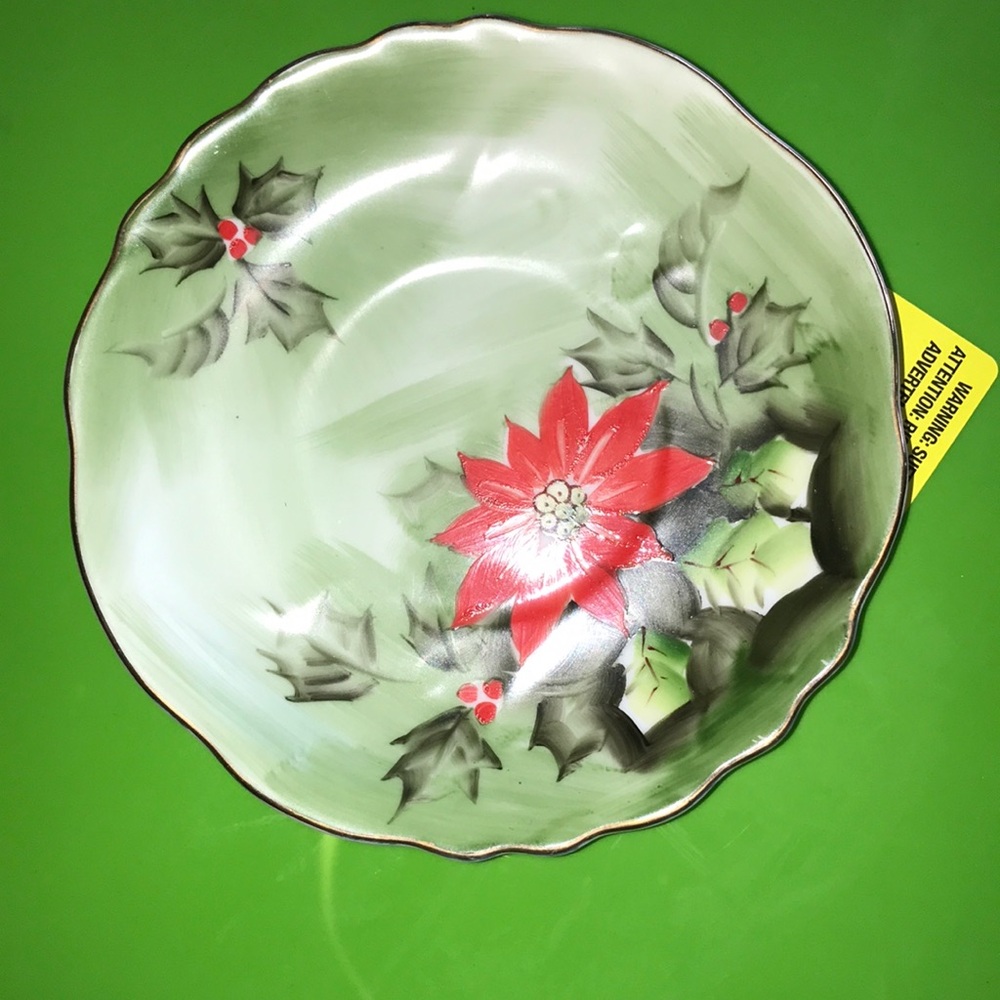 Festive Poinsettia Holiday Decor Plate - Red & Green